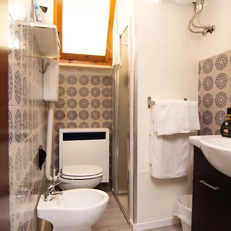 Apartman 1km Dalla Torre Appart. Con Balcone E Posto Auto *