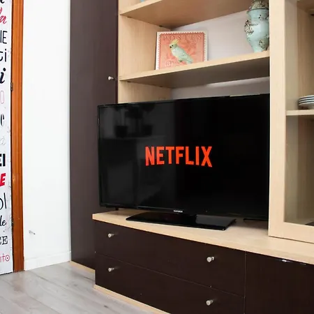 1km Dalla Torre Appart. Con Balcone E Posto Auto 피사